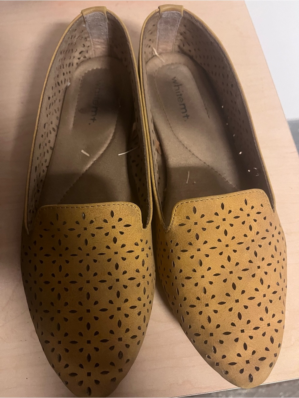 White mountain Women's Mustard Yellow Laser-Cut Slip-On Flats loafers 8.5 - Picture 3 of 4